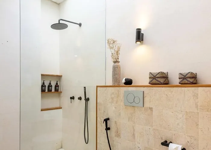 Melisari 3br Pool & Jacuzzi فيلة